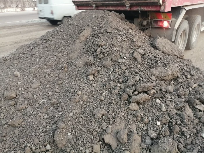 Fighting road dust with a “slightly” dusty “butor” in Chita - My, Road, Ecology, Officials, Utility services, Lawlessness, Power, Society, Video, Longpost, Negative