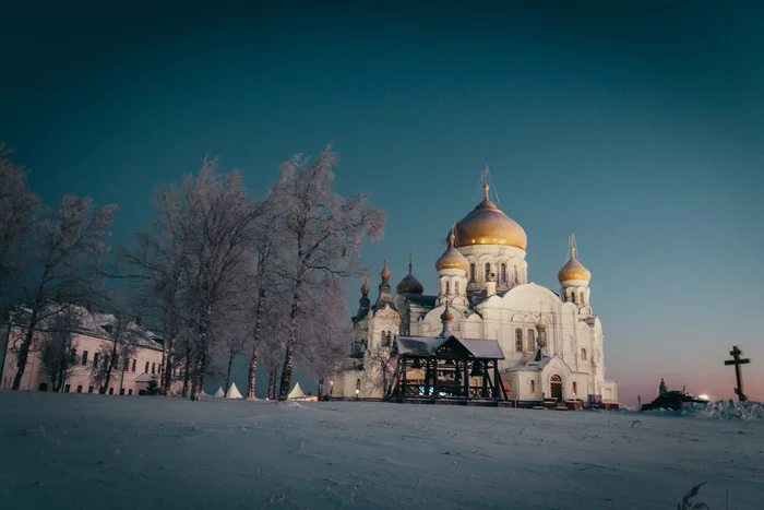 Frost and sun - My, The photo, Ural, Nature, beauty of nature, Winter, Snow, dawn, Night, , Belogorsky Monastery, Perm Territory, Longpost