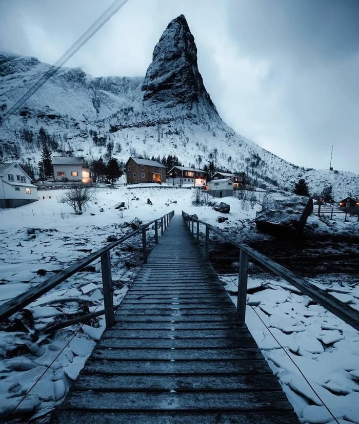 Lofoten, Norway - The photo, Evening, Winter, Snow, House, Norway, Lofoten islands, Lofoten, The mountains, Sea, Ice