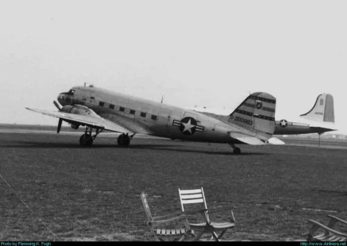 C-47 на летном поле - Моё, Douglas DC-3, Us Air Force, История авиации, История, Самолет, Авиакомпания, Высадка в нормандии, Вторая мировая война, Длиннопост