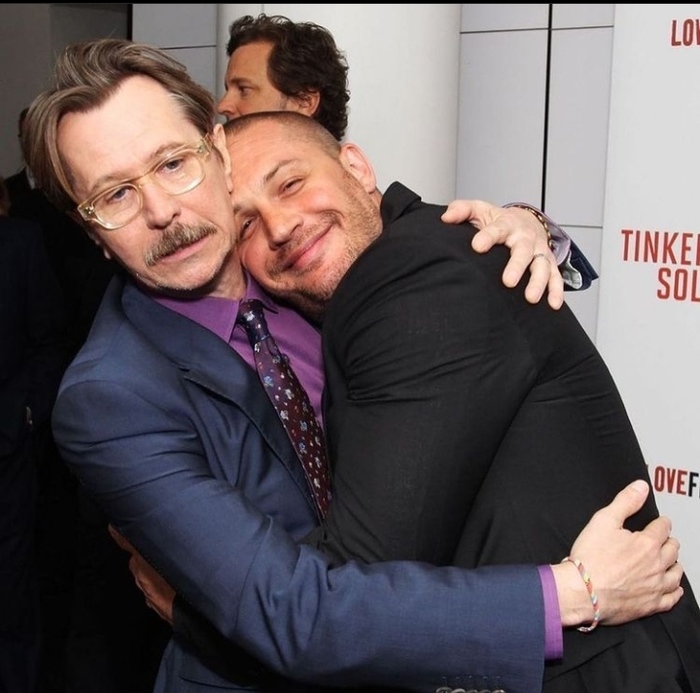 Когда вез пьяного друга домой, а у него резко начался приступ любви