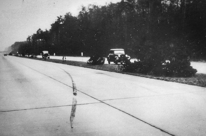 1609067779125566223 mercedes benz почему так называется