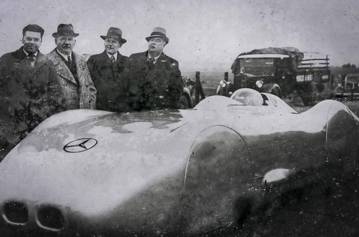 1609067999149622698 mercedes benz почему так называется