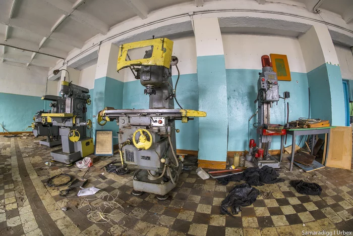 Фото заброшенной колонии для несовершеннолетних: как жили и трудились малолетние преступники Урбанфото, Колония, Исправительная колония, Урбанфакт, Урбантуризм, Тюрьма, Самарская область, Зона, Заброшенное, Жигулевск, ФСИН, Негатив, Длиннопост Фото заброшенной колонии для несовершеннолетних: как жили и трудились малолетние преступники Урбанфото, Колония, Исправительная колония, Урбанфакт, Урбантуризм, Тюрьма, Самарская область, Зона, Заброшенное, Жигулевск, ФСИН, Негатив, Длиннопост