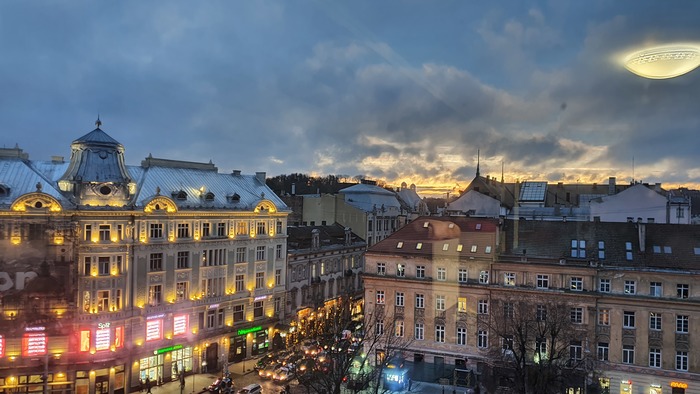 Этих ещё не хватало...