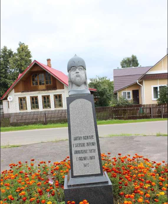 They didn't like Alyonushka, you know! - Monument, Dmitry Pozharsky, Ivanovo region, Sculpture