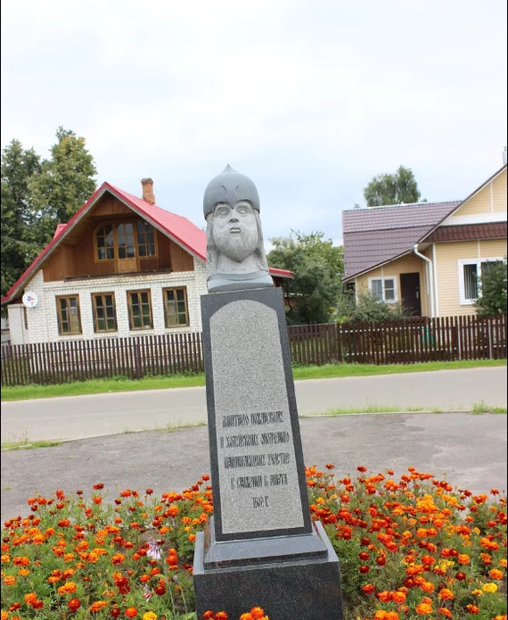 They didn’t like “Alyonushka”, you understand! - Monument, Dmitry Pozharsky, Ivanovo region, Sculpture