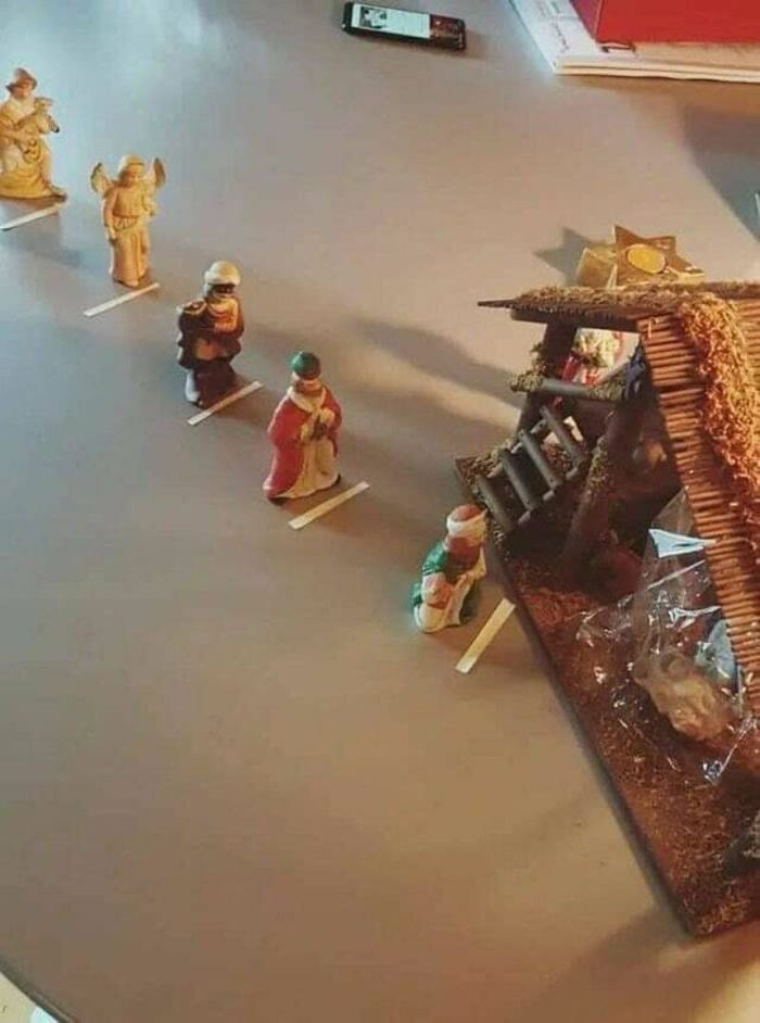 В очередь, Божьи дети!