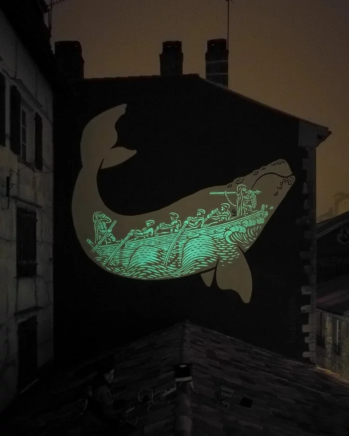 Mysterious mural - The photo, France, Mural, , Unusual, beauty, Sailors, Whale, Longpost, Luminescence