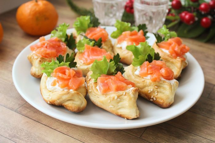 Тарталетки из слоеного теста с красной рыбой Закуска, Блюдо, Еда, Рецепт, Новый год, Праздники, Рыба, Тарталетки, Слоеное тесто, Питание, Длиннопост