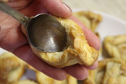 Тарталетки из слоеного теста с красной рыбой Закуска, Блюдо, Еда, Рецепт, Новый год, Праздники, Рыба, Тарталетки, Слоеное тесто, Питание, Длиннопост