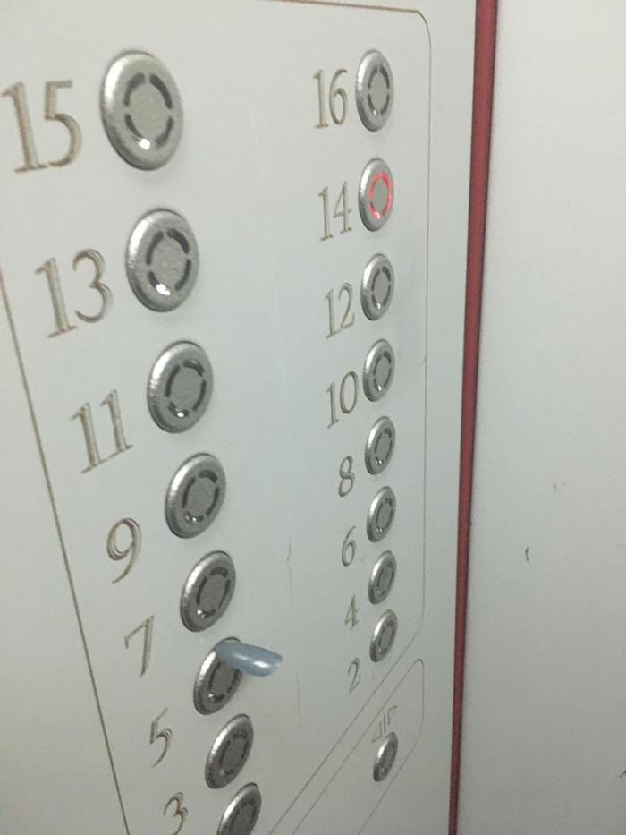 Потеряла ноготок)