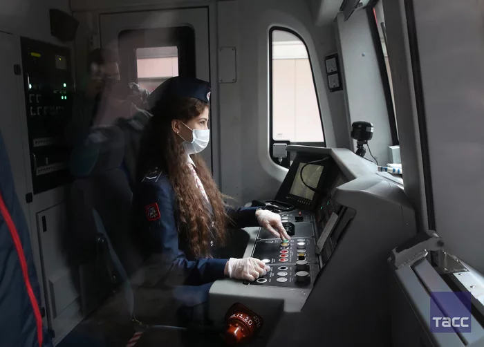 The first female electric train drivers went to work in the Moscow metro - Moscow Metro, Women, Equality, news, Longpost