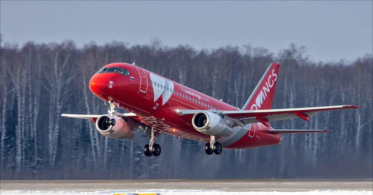 Самолет сереж. Суперджет 100 ред Вингс. Сухой Суперджет Red Wings. Sukhoi Superjet 100 Red Wings. SSJ 100 Red Wings.