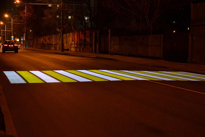 Response to the post “Projected pedestrian crossing in Perm (snowy brown porridge)” - My, Crosswalk, Traffic rules, Road, Projection, Krasnodar, The photo, Reply to post