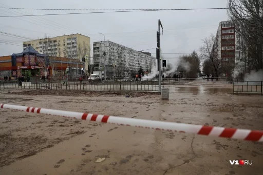 В г. Волжском прорвало трубу с кипятком - Моё, Коммунальные службы, Прорыв, Авария, Длиннопост, Происшествие, Волжский, Негатив