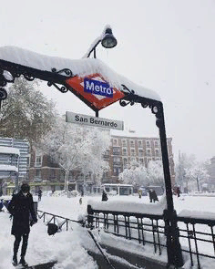 Madrid is paralyzed by the snowfall of the century. Flights and football matches are canceled, people move to dog sleds - news, Madrid, Snowfall, Longpost