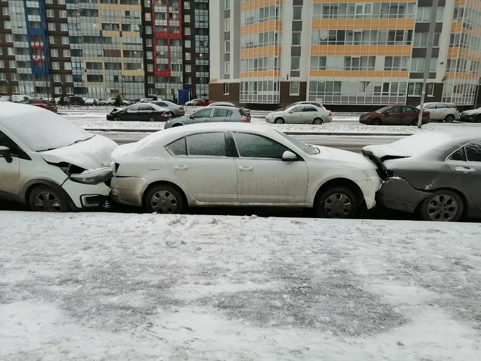 Шашечник ушатал авто по подписке от Яндекс.Драйв на второй неделе пользования. Видео с камер и фото прилагаю - Моё, Яндекс Драйв, Каршеринг, Ремонт авто, Тотал, ДТП, Оставление места ДТП, ДПС, Гаи, Видео, Длиннопост