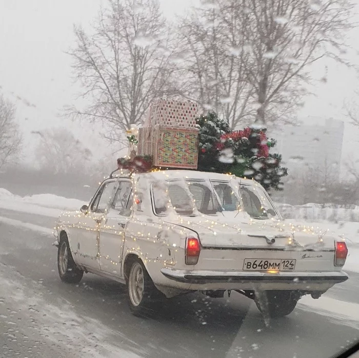 Leaving holiday - My, New Year, Yekaterinburg, Auto, Volga, Garland, The photo