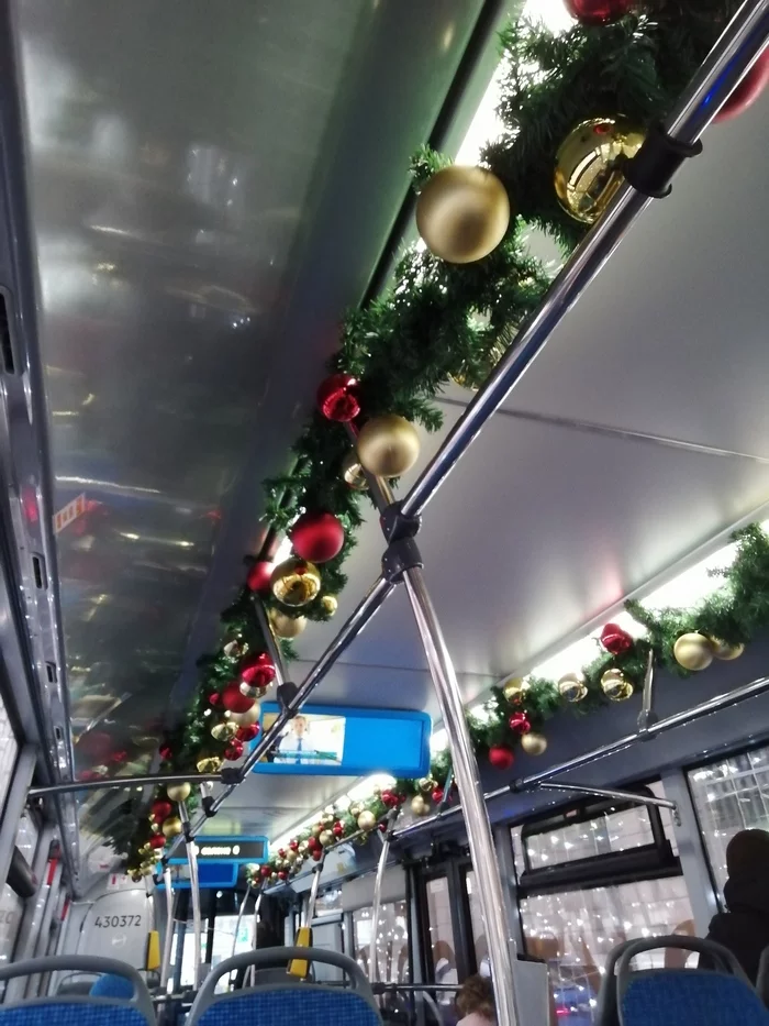 New Year's electric bus - My, Transport, Electric bus, New Year, Holiday atmosphere