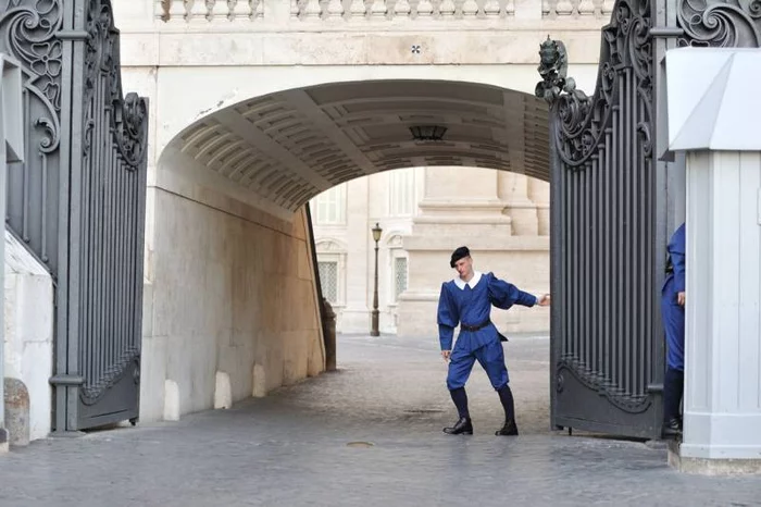 Why are the Vatican guarded by Swiss Guards? - Pope, Rome, Vatican, Swiss Guards, Story, Longpost