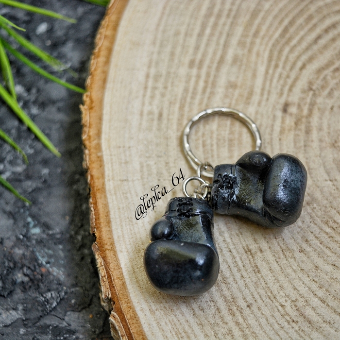 Потёртые перчатки для бокса