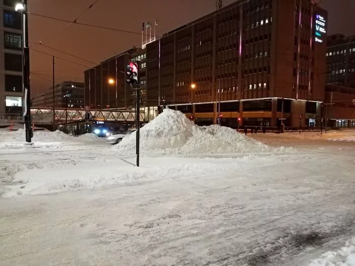 Helsinki, snow and crossroads - My, Helsinki, Snow, Snow removal, Utility services, Finland, Snowdrift, Winter