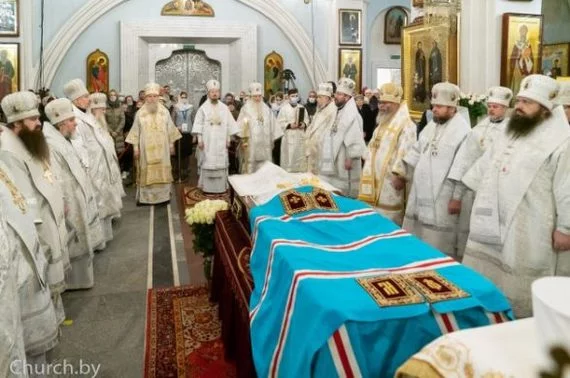 The bishops of the BOC MP performed the funeral service for Metropolitan Filaret (Vakhromeev), who died of coronavirus, in an open coffin - Coronavirus, Republic of Belarus, No masks, Alexander Lukashenko, Politics, Religion