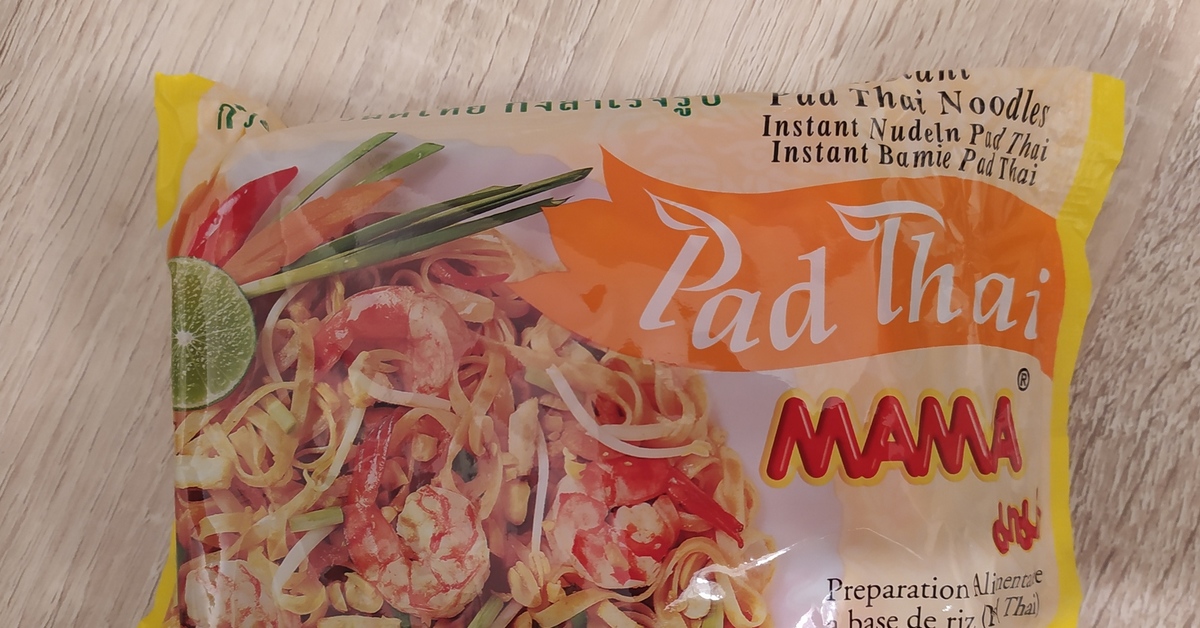 Лапша ашан. Лапша Pad Thai mama. Лапша из Ашана. Острая лапша из Ашана.