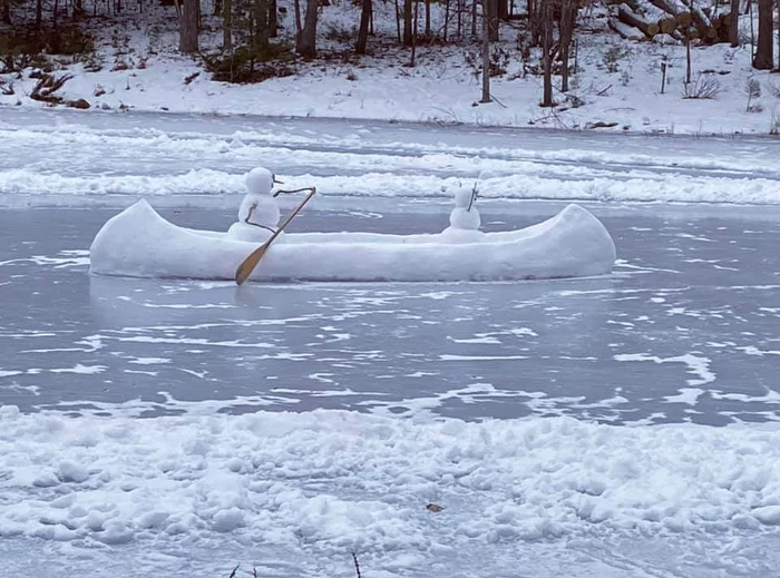 This is what I understand snowman - Snow, snowman, Winter, Ice, A boat, Canoe