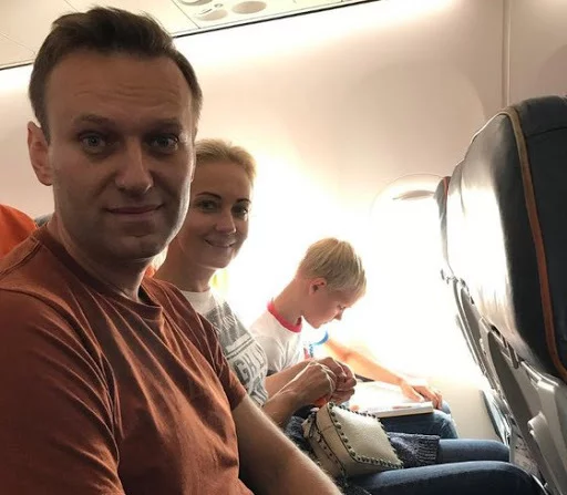 The prosecutor's office does not want Navalny to be met at the airport - Alexey Navalny, Politics, Meeting, The airport