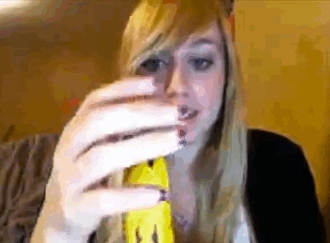 Руский девушка первой раз одевать презерватив на член - лучшее порно видео на intim-top.ru