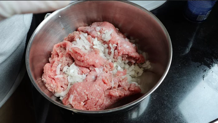 Spanish mother-in-law prepares dinner // Cutlets, aioli and caprese salad - My, Cutlets, Video recipe, Sauce, Aioli sauce, Caprese, Cooking, Recipe, Video, Longpost