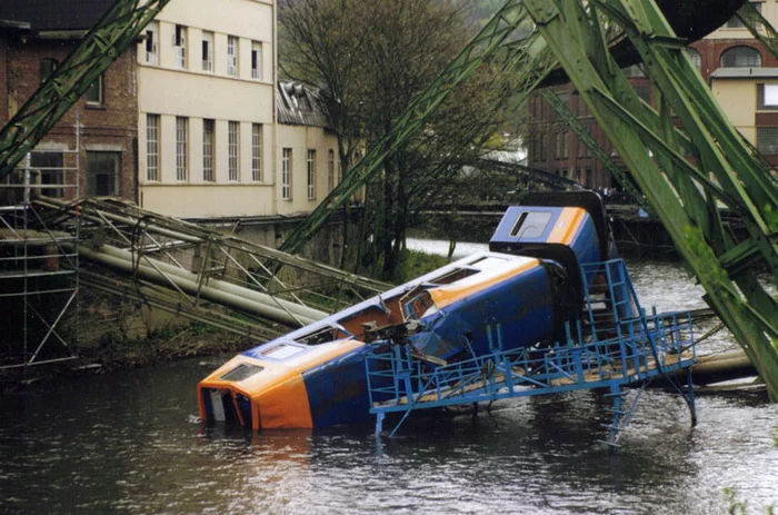 Man-made disasters #42. Wuppertal - My, Cat_cat, Story, Monorail, Suspended monorail, Crash, Germany, Catastrophe, Technological disaster, Crash, Longpost