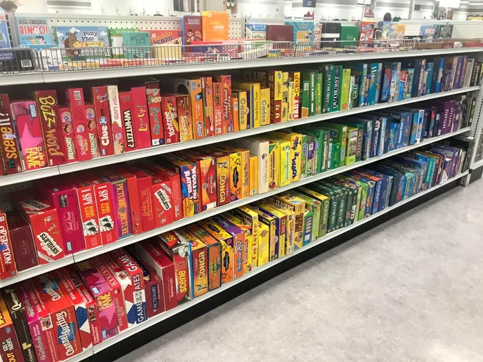 When you were a child, did you also arrange objects according to the colors of the rainbow? - Score, Board games, Rainbow, Sorting, Reddit