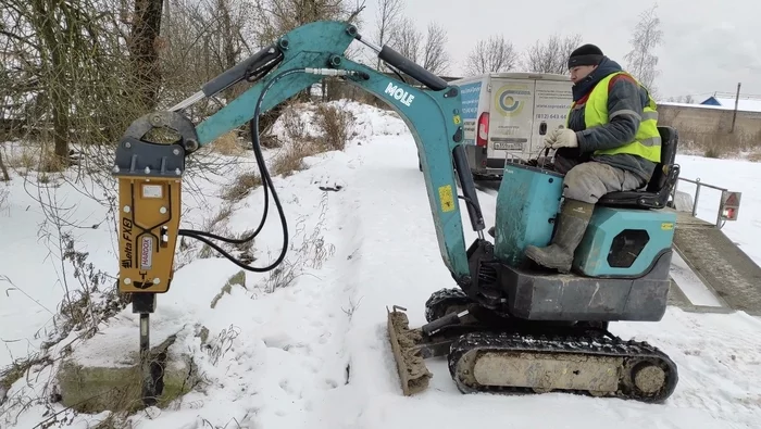 Dismantling work using a mini excavator - My, Construction, Building, Home construction, Beautification, Farm, Builders