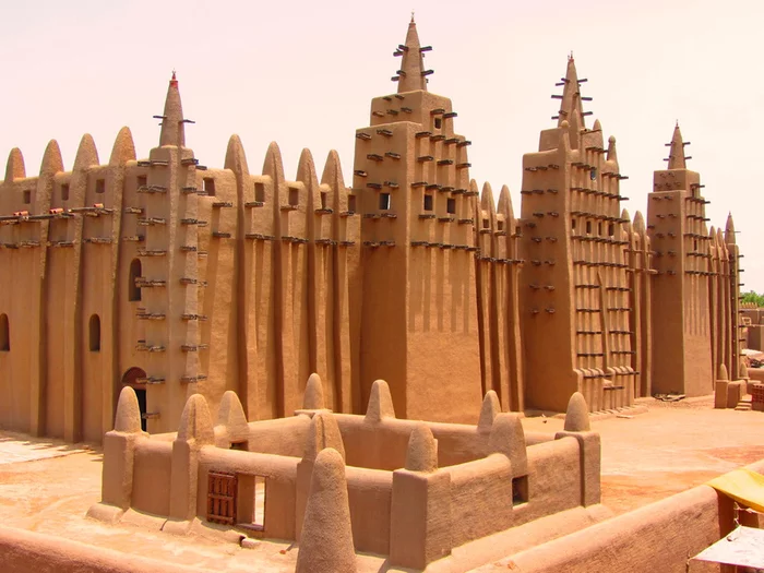 The Great Mosque of Djenne is the largest adobe building in the world. The mosque was included in the UNESCO World Heritage List in 1988 - Mosque, Africa, Interesting, Informative, Religion, Muslims, Longpost