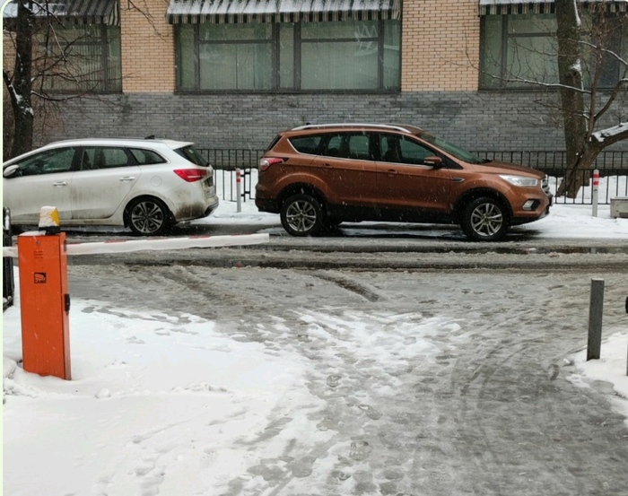 Шлагбаум в холодной воде