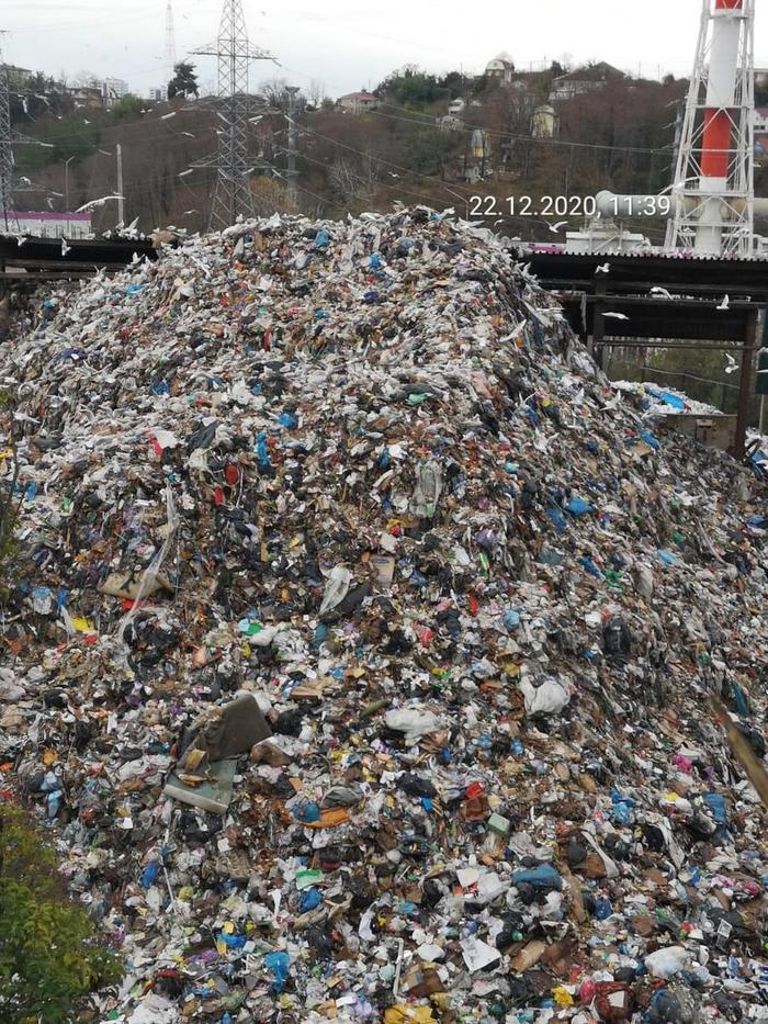 THE HUGE MOUNTAIN OF TRASH IN THE CENTER OF SOCHI IS ORDERED TO BE REMOVED AS SOON AS POSSIBLE. - Sochi, Ecology, Garbage, TKO, Longpost, Краснодарский Край, Negative