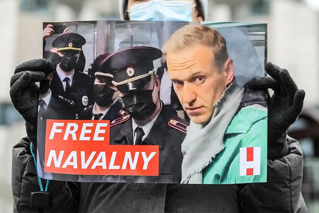 Swiss bank fires employee after posts supporting Navalny - Politics, Alexey Navalny