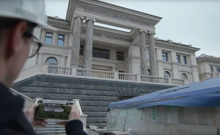 Mash removed frames with a golden loaf from a video about the palace near Gelendzhik - Gelendzhik, Castle, Расследование, Mash, IA Panorama, Humor, Navalny's investigation - palace in Gelendzhik, Fake news, , Politics