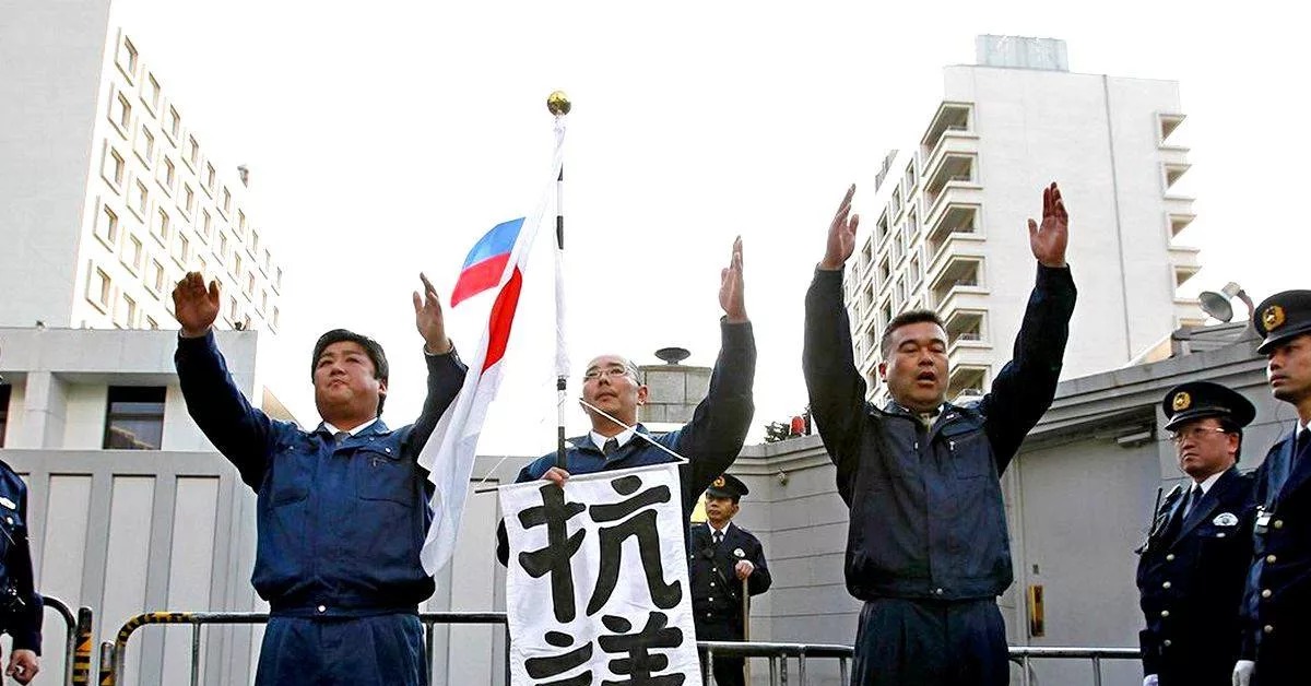 Japan russian. День северных территорий в Японии. Русские в Японии. Японцы в России. Японские националисты Курилы.