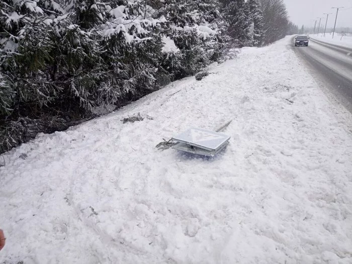 Thanks to people like this, our world somehow still holds together. Strangers saved a RusDelfi reader after an accident - Estonia, Traffic rules, Crash, Positive