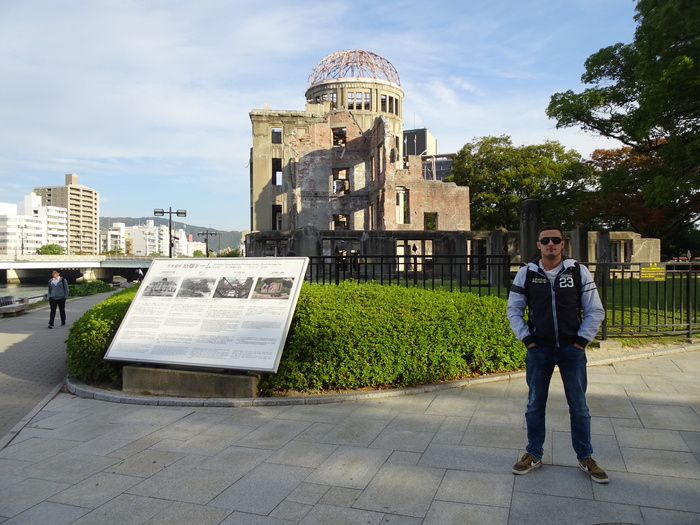 Хиросима: как город, принявший на себя удар атомной бомбы, выглядит сегодня Япония, Хиросима, Память, Путешествия, Атомная бомба, Мемориал, Азия, Азиаты, Блогеры, YouTube, Бомбардировка Хиросимы и Нагасаки, Вторая мировая война, Видео, Длиннопост