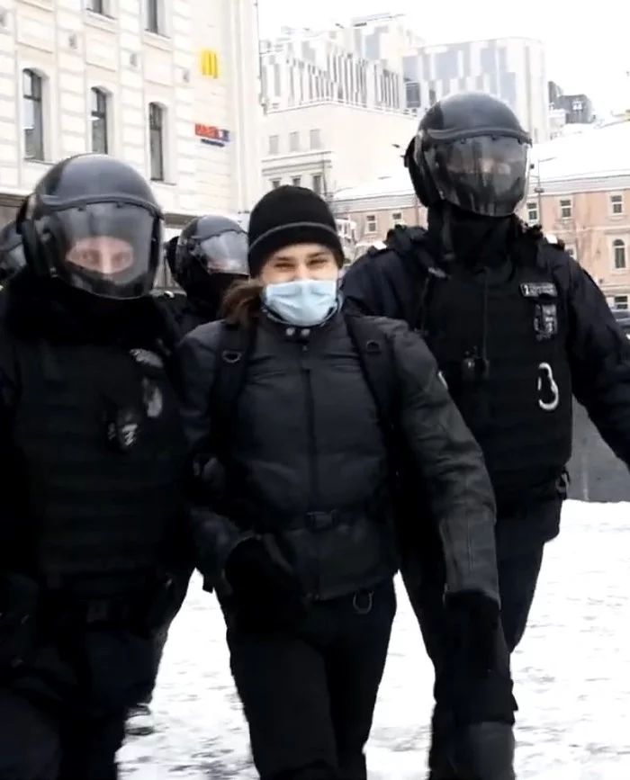 The story is about how I tried to drink coffee on January 31st in an upside-down Moscow. Prologue - My, Rally, Police, Politics, Russia, Paddy wagon, Protest, Opposition, Moscow, Detention, Video, Longpost