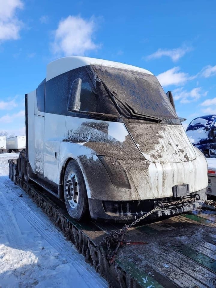 Tesla truck   ...