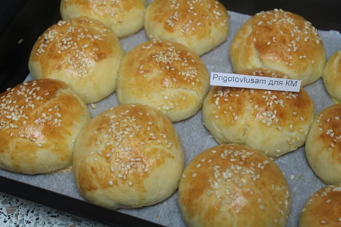 I take kefir and flour and after 20 minutes there are delicious buns on the table without yeast / Kefir dough - My, Buns, Video, Recipe, Yeast-free, Longpost, Bakery products