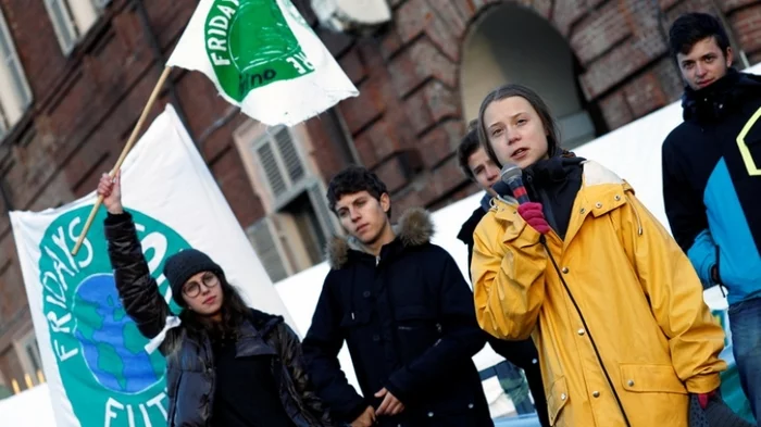 Greta Thunberg froze her ears at a rally against global warming - Greta Thunberg, Rally, Ecology, IA Panorama, Frostbite, Humor, Ears, Fake news