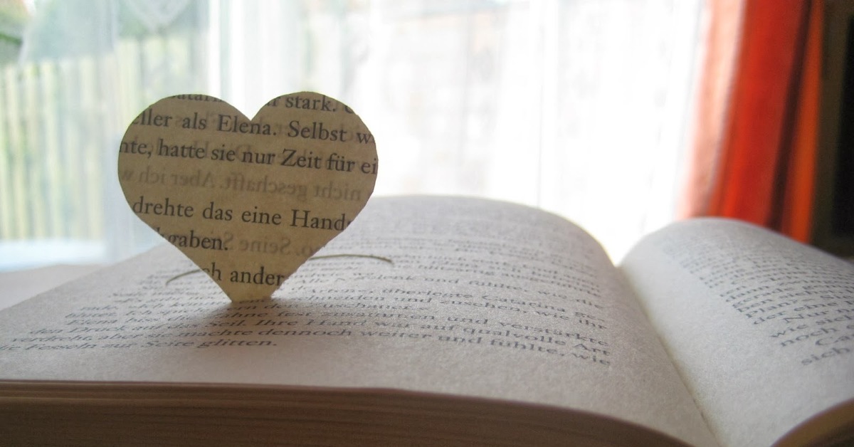 Книги имеющие смысл. Сердце из книг. Красивые строки из книг. Книга сердце. Интересные фразы из книг.