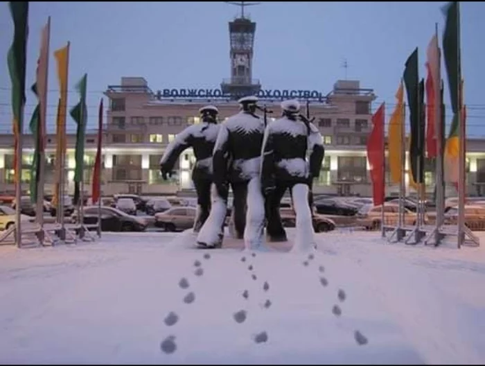 Gone... - Monument, River Station, Nizhny Novgorod, Footprints, Snow, Humor